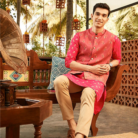 http://342977.6veg5luws.asia/products/men-magenta-pink-golden-floral-printed-thread-work-floral-kurta-2