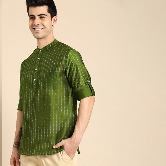 http://342977.6veg5luws.asia/products/men-olive-green-gold-toned-ethnic-motifs-woven-design-kurta