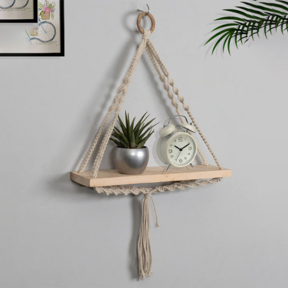 http://342977.6veg5luws.asia/products/beige-triangle-macrame-wall-hanging-shelf