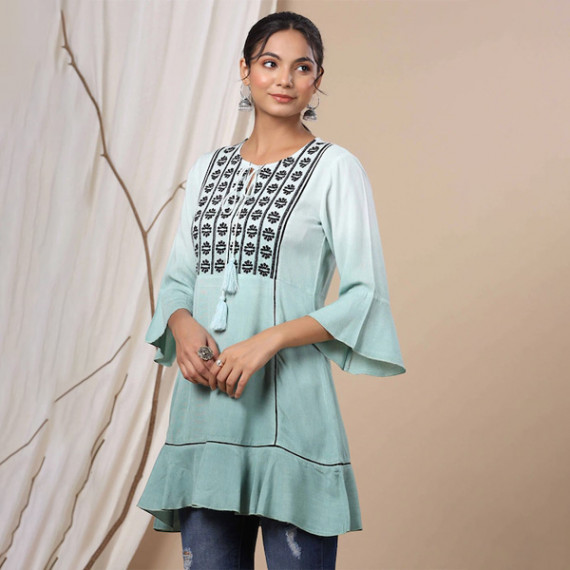 http://342977.6veg5luws.asia/products/women-green-tunics