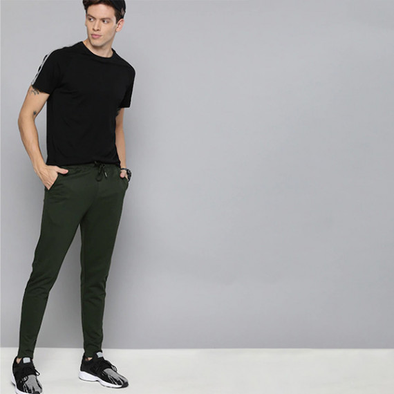 http://342977.6veg5luws.asia/products/men-olive-green-straight-fit-solid-track-pants