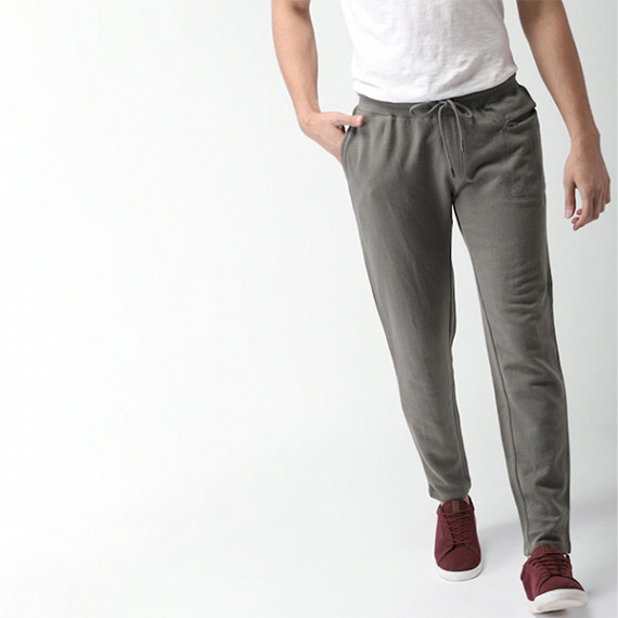 http://342977.6veg5luws.asia/products/men-grey-regular-fit-solid-track-pants