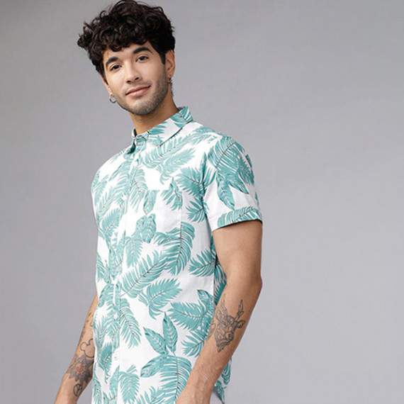 http://342977.6veg5luws.asia/products/men-green-white-slim-fit-printed-casual-shirt