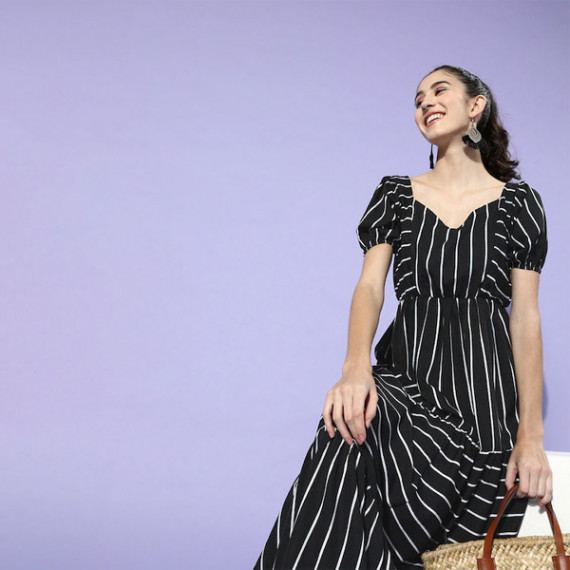 http://342977.6veg5luws.asia/products/black-white-striped-crepe-maxi-dress